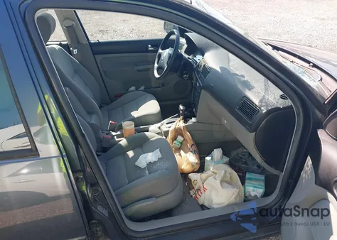 2005 Volkswagen Golf Gls z USA, uszkodzony, nr VIN 9BWGL61JX54010069